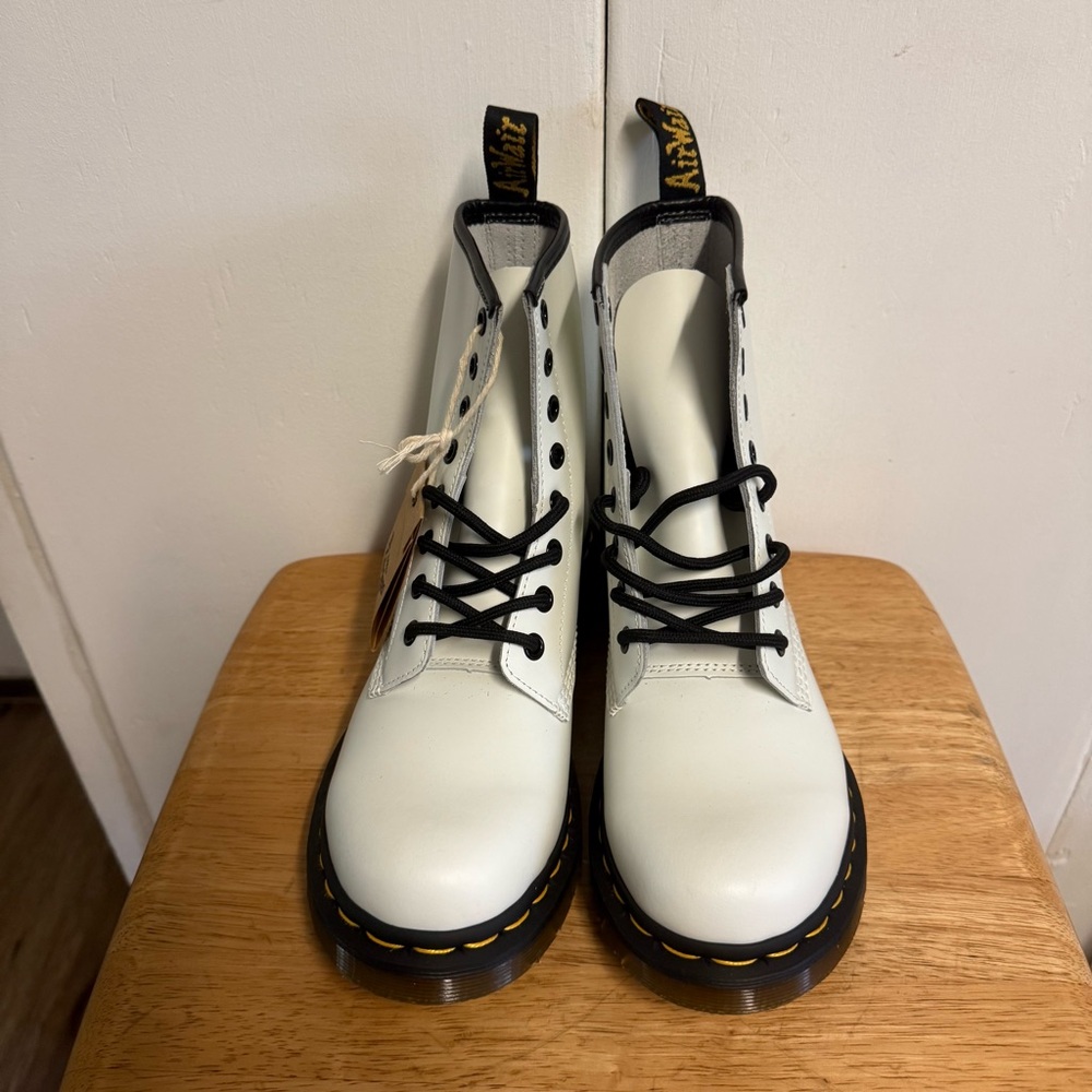 Dr. Martens women’s classic White Combat Boots size 7 NEW